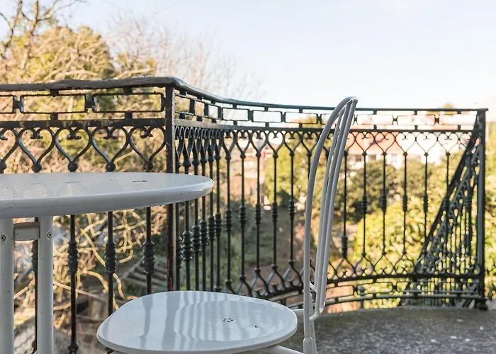 Centenary Cosy - 7 *