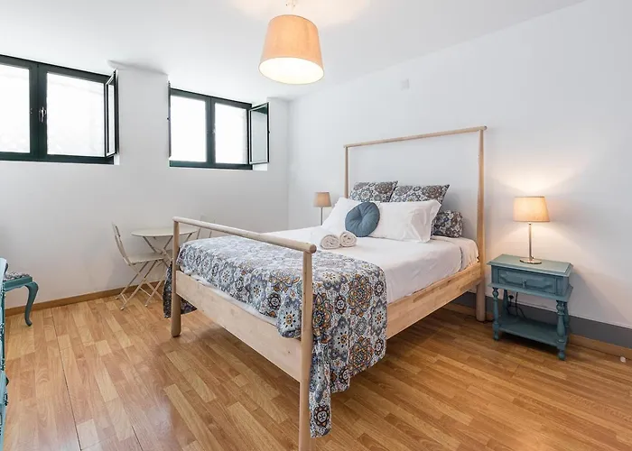 Centenary Cosy - 7 *