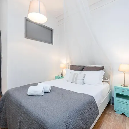 Centenary Cosy - 7 *