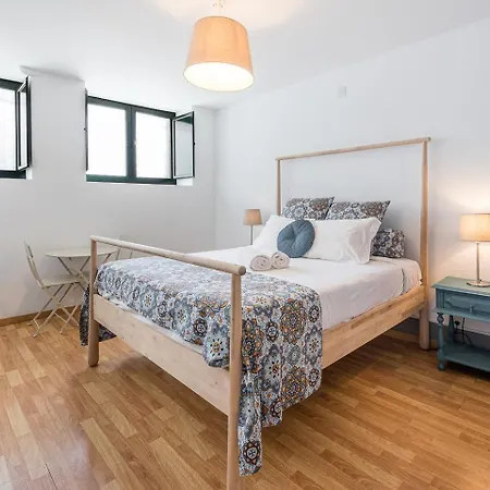 Centenary Cosy - 7 *