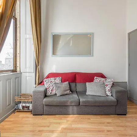 Centenary Cosy - 7 *