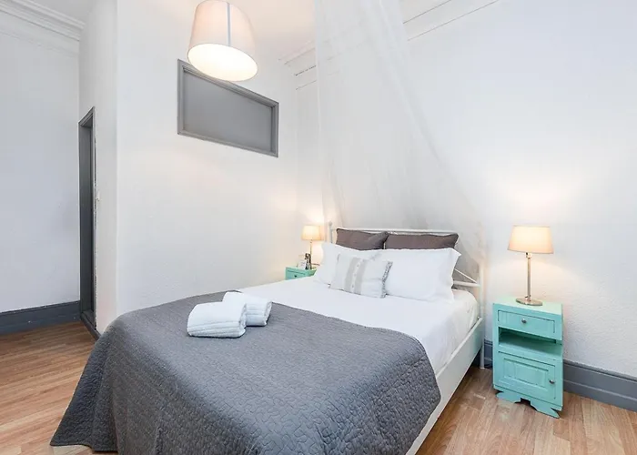 Centenary Cosy - 7 *