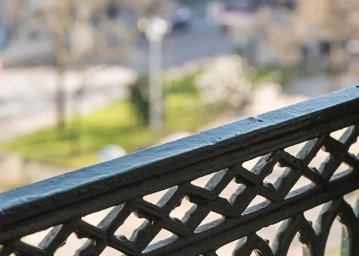 Centenary Cosy - 7 *