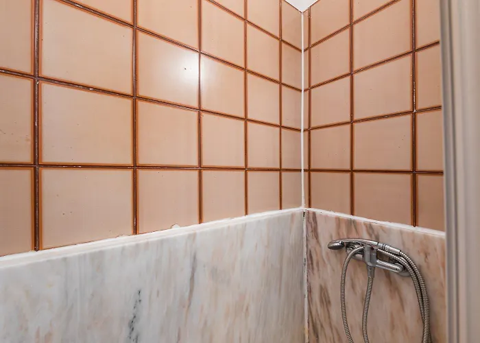 Centenary Cosy - 7 *